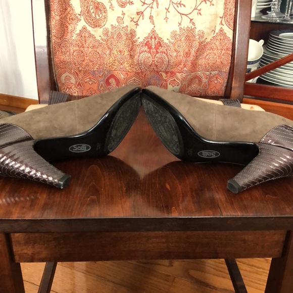 Söfft Suede and Patent Leather Mary Jane style Pumps - Picture 7 of 12